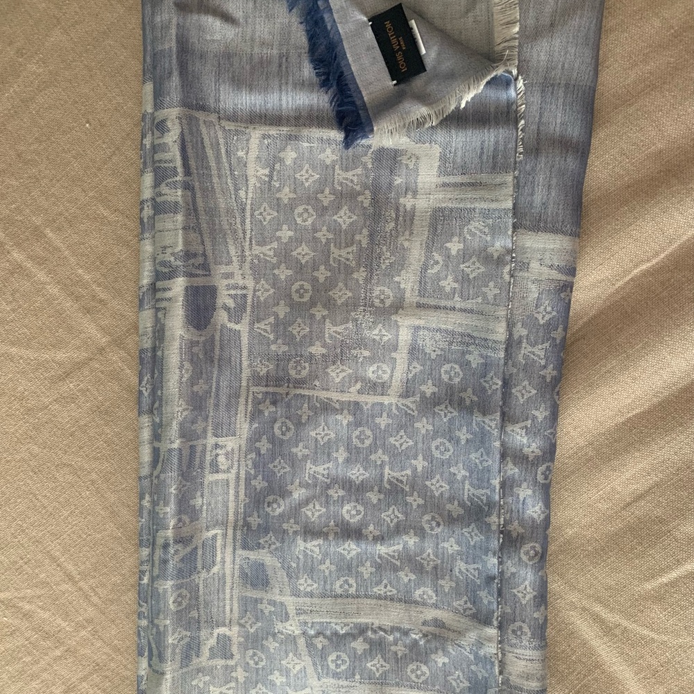 LOUIS VUITTON Limited, Monogram Trunk, Denim Blue Silk Shawl, Scarf, Stole, NWT - Picture 9 of 17